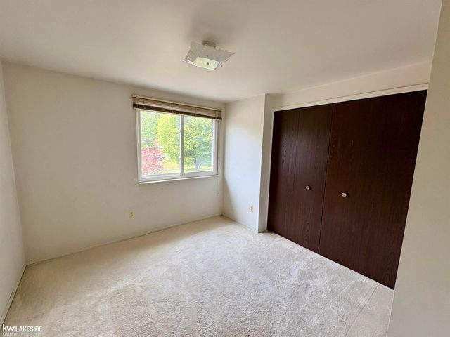 3550 Kings Point Drive, Troy, MI 48083