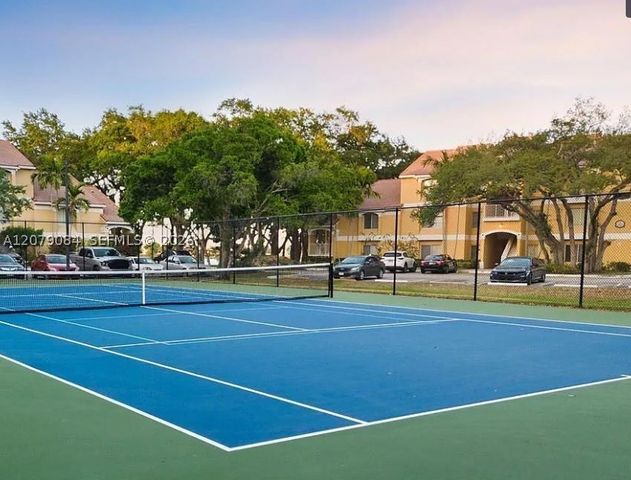 2405 NW 33rd St 1211, Oakland Park, FL 33309