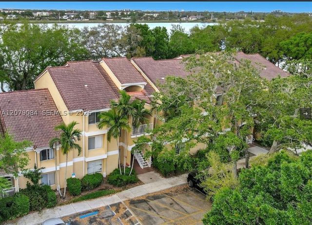 2405 NW 33rd St 1211, Oakland Park, FL 33309