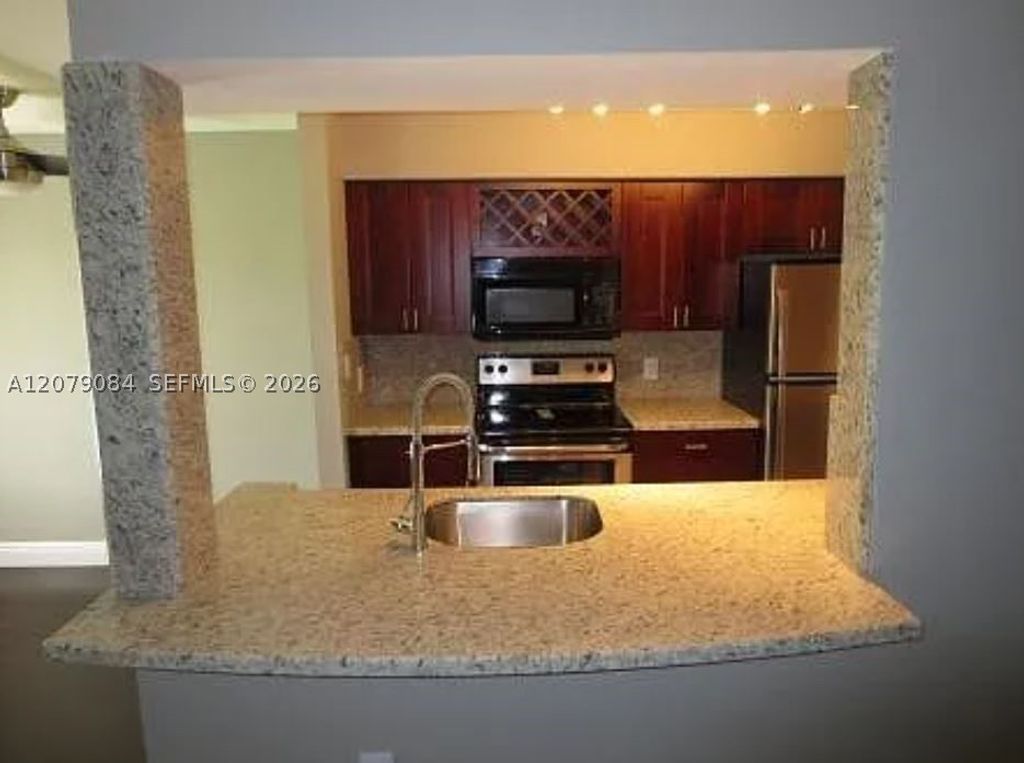 2405 NW 33rd St 1211, Oakland Park, FL 33309