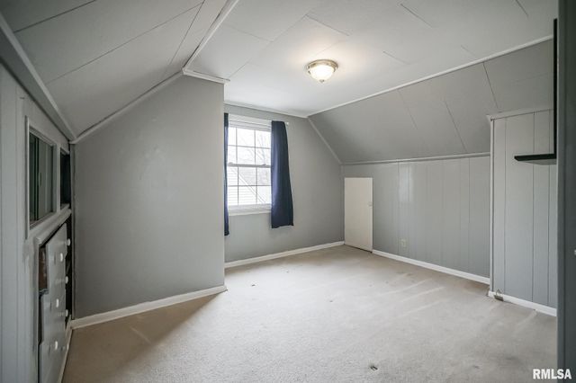 1026 E RICHWOODS Boulevard, Peoria, IL 61604