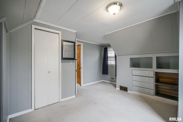 1026 E RICHWOODS Boulevard, Peoria, IL 61604