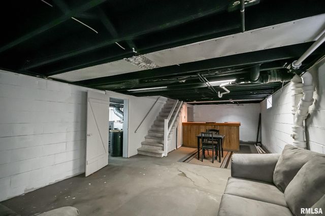 1026 E RICHWOODS Boulevard, Peoria, IL 61604