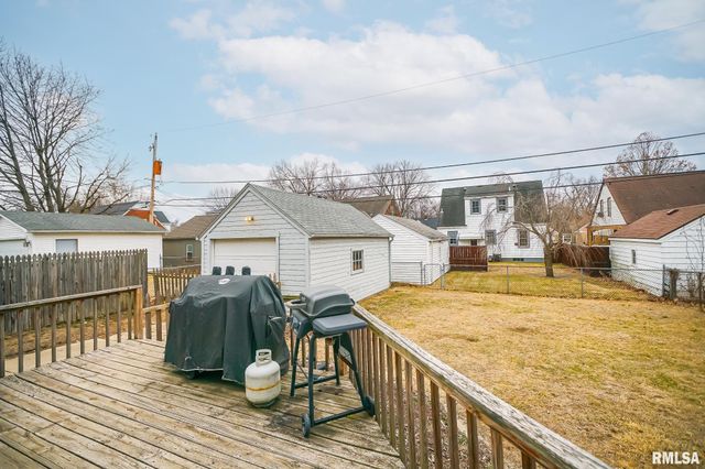 1026 E RICHWOODS Boulevard, Peoria, IL 61604