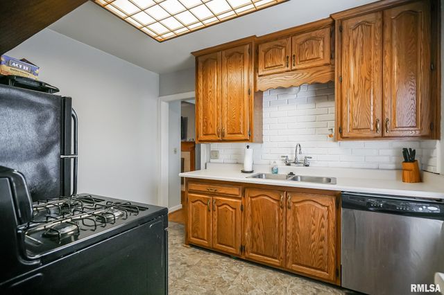 1026 E RICHWOODS Boulevard, Peoria, IL 61604