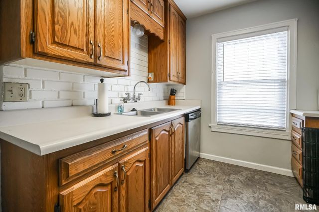 1026 E RICHWOODS Boulevard, Peoria, IL 61604