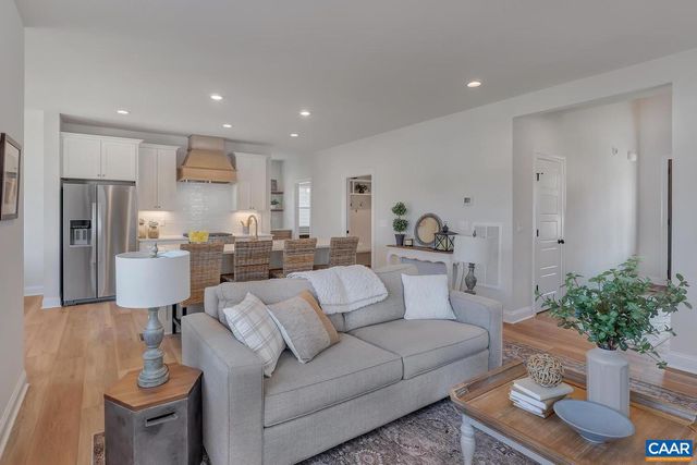 240 THICKET RUN DR, Charlottesville, VA 22911
