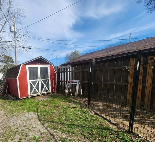 908 N 13th Street, Herrin, IL 62948