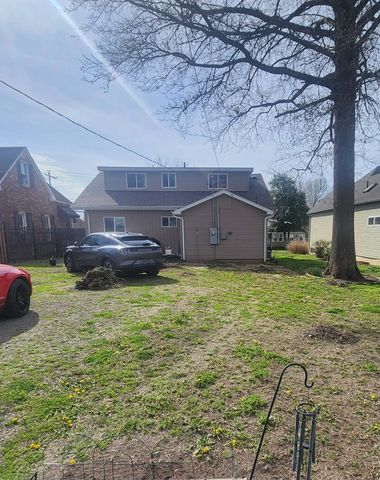 908 N 13th Street, Herrin, IL 62948