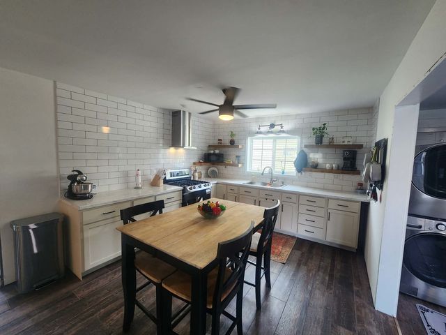 908 N 13th Street, Herrin, IL 62948