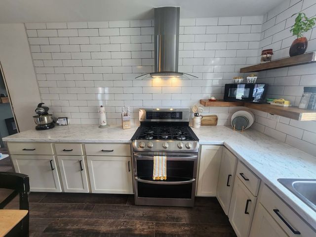 908 N 13th Street, Herrin, IL 62948