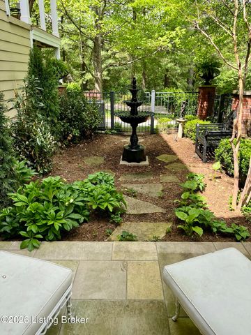 2 Brownsboro Hill Rd, Louisville, KY 40207