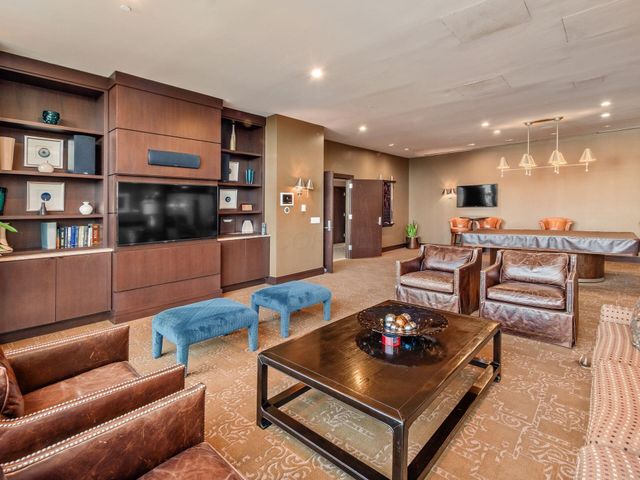 1 Miranova Place, 730, Columbus, OH 43215