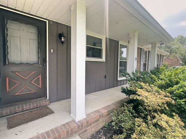 1760 Heritage Dr, Clarksville, TN 37043