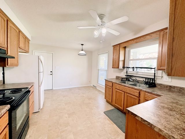 1760 Heritage Dr, Clarksville, TN 37043