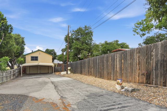 1565 Pebble Beach Road, Lakehills, TX 78063