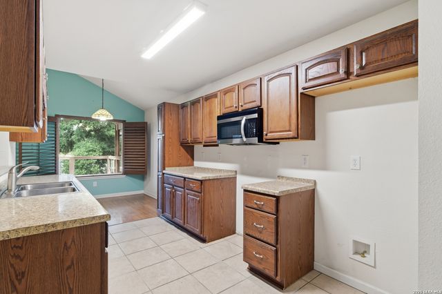 1565 Pebble Beach Road, Lakehills, TX 78063