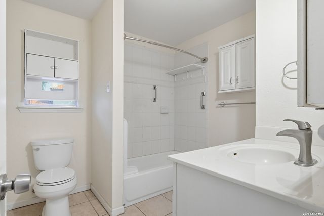 1565 Pebble Beach Road, Lakehills, TX 78063