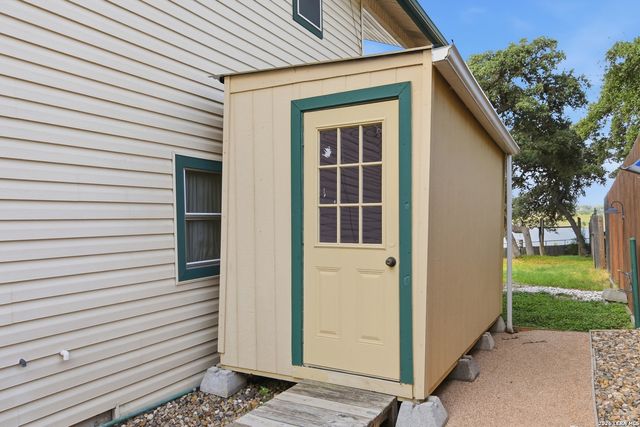 1565 Pebble Beach Road, Lakehills, TX 78063