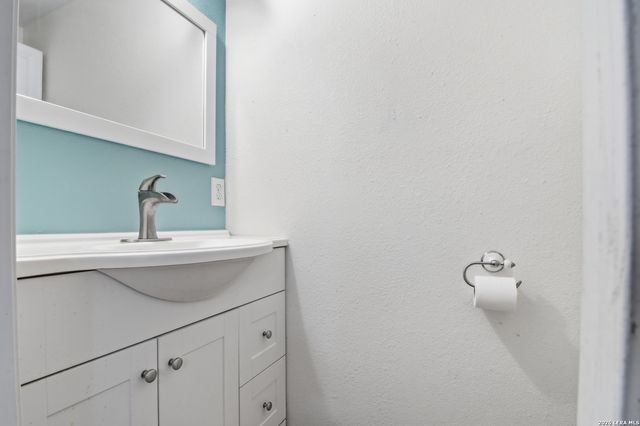 1565 Pebble Beach Road, Lakehills, TX 78063