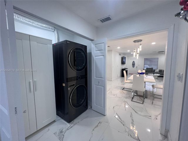 2001 SW 85th Ave, North Lauderdale, FL 33068
