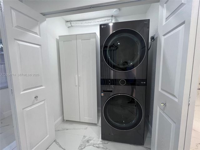 2001 SW 85th Ave, North Lauderdale, FL 33068