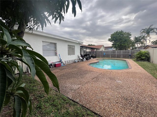 2001 SW 85th Ave, North Lauderdale, FL 33068