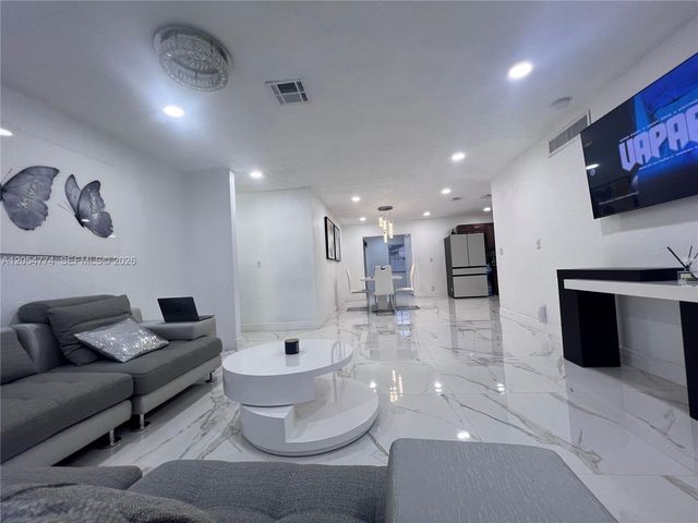 2001 SW 85th Ave, North Lauderdale, FL 33068