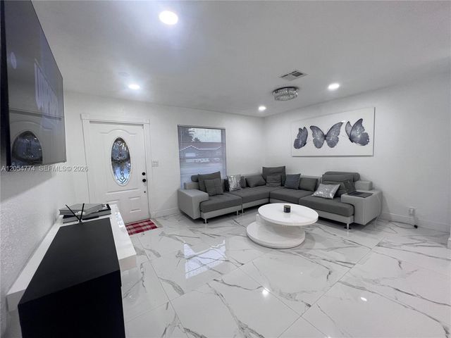 2001 SW 85th Ave, North Lauderdale, FL 33068
