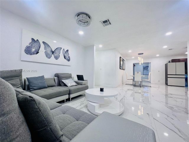 2001 SW 85th Ave, North Lauderdale, FL 33068
