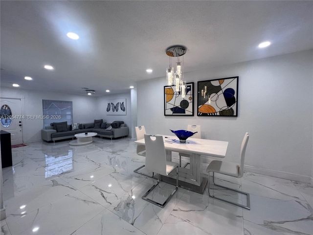 2001 SW 85th Ave, North Lauderdale, FL 33068