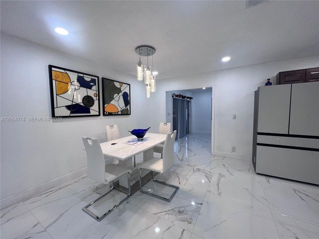2001 SW 85th Ave, North Lauderdale, FL 33068