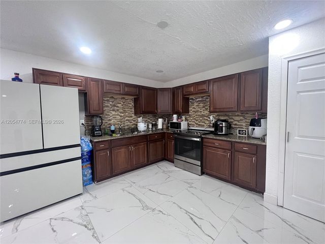 2001 SW 85th Ave, North Lauderdale, FL 33068