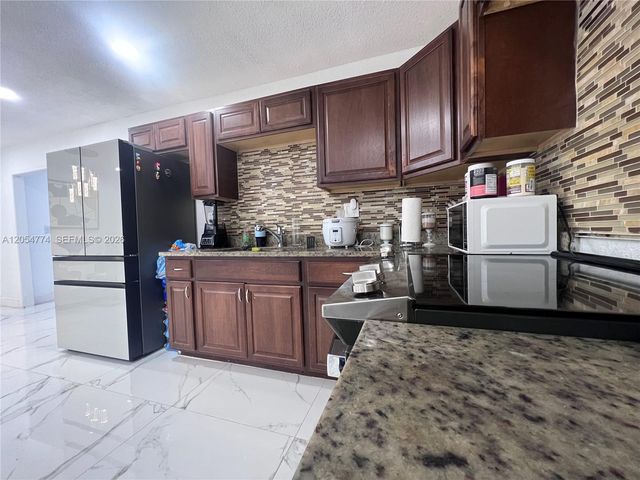2001 SW 85th Ave, North Lauderdale, FL 33068