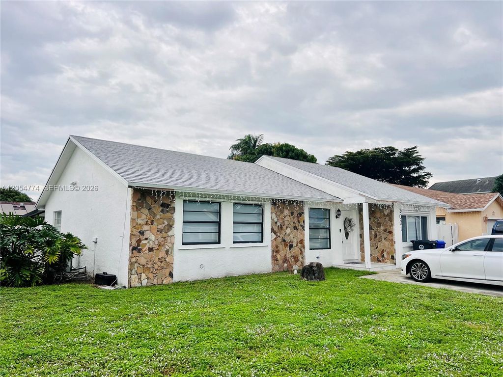 2001 SW 85th Ave, North Lauderdale, FL 33068