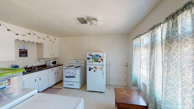 220 Princeton Drive SE, Albuquerque, NM 87106