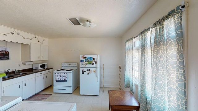 220 Princeton Drive SE, Albuquerque, NM 87106