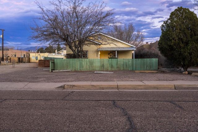 220 Princeton Drive SE, Albuquerque, NM 87106