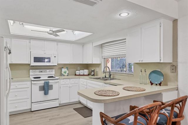 7232 WILLOW STREET, Sarasota, FL 34243