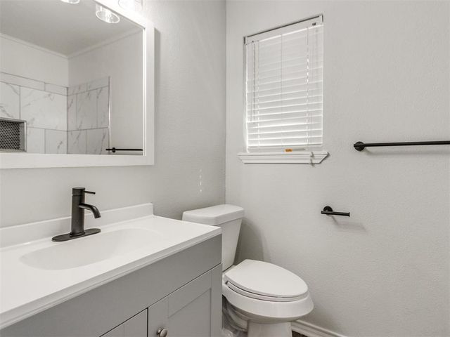 2116 NE 8th Street, Moore, OK 73160