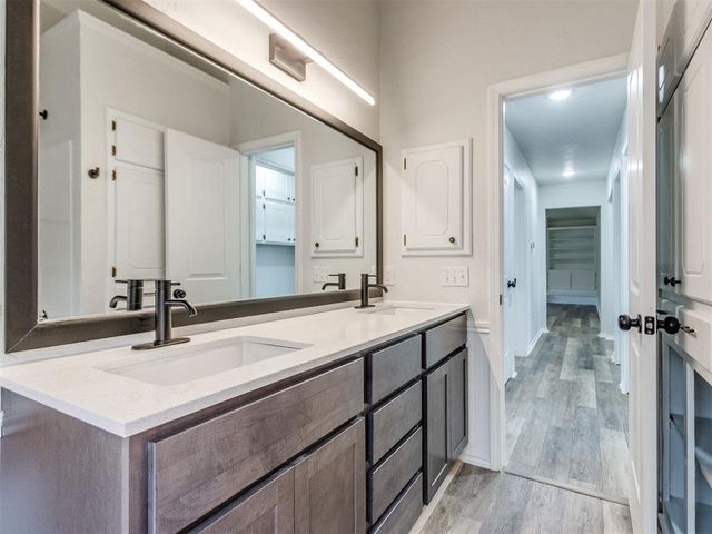 2116 NE 8th Street, Moore, OK 73160