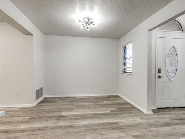 2116 NE 8th Street, Moore, OK 73160