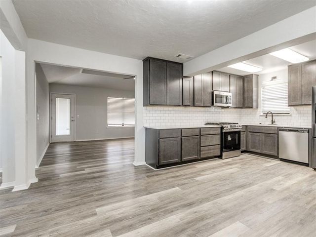 2116 NE 8th Street, Moore, OK 73160