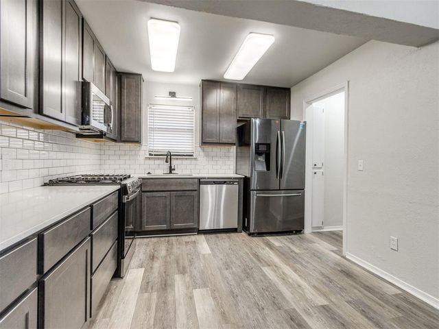 2116 NE 8th Street, Moore, OK 73160