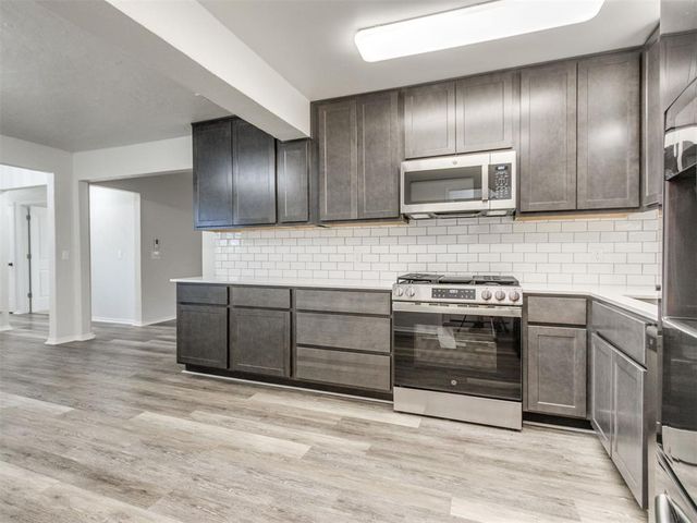 2116 NE 8th Street, Moore, OK 73160