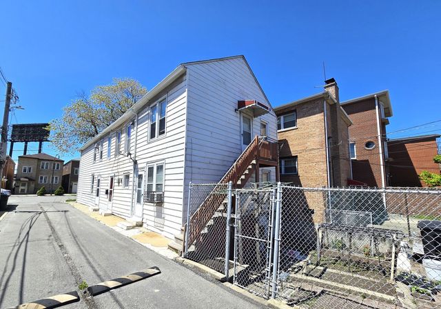 2631 S Shields Avenue, Chicago, IL 60616