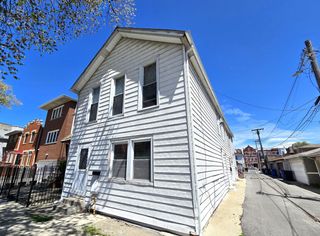 2631 S Shields Avenue, Chicago, IL 60616