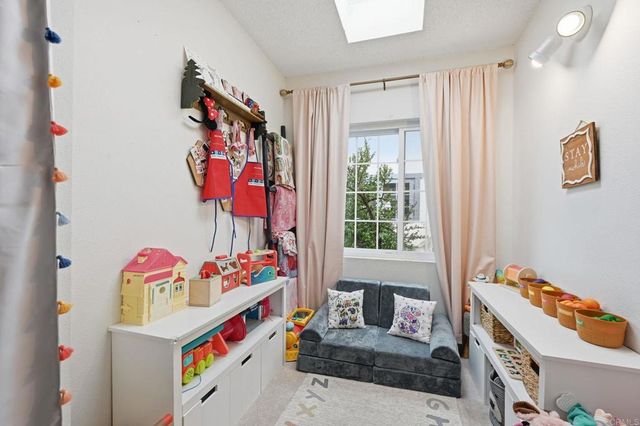 270 Chestnut Way, Oceanside, CA 92057