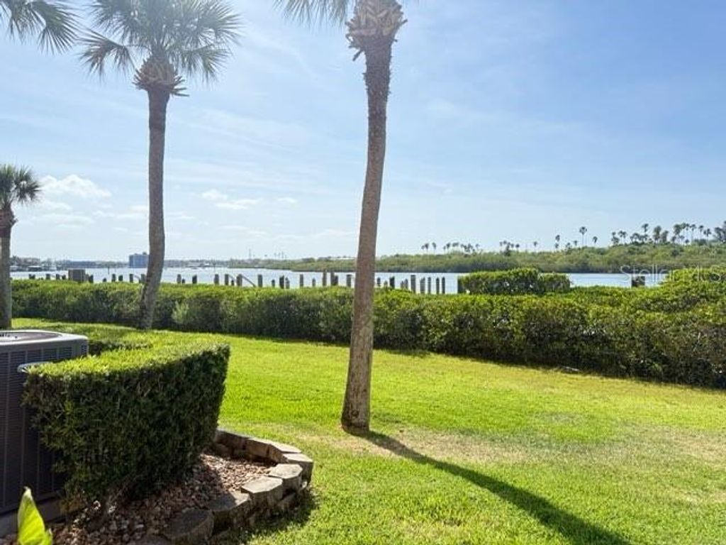 Image 14 of property listing at 460 BOUCHELLE DRIVE 104, New Smyrna Beach, FL 32169