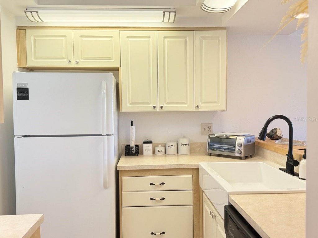 Image 17 of property listing at 460 BOUCHELLE DRIVE 104, New Smyrna Beach, FL 32169